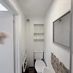 Private One-bedroom Annexe - Free Parking & Wi-fi 아파트