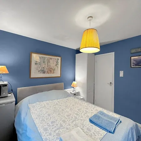 Private One-bedroom Annexe - Free Parking & Wi-fi 아파트