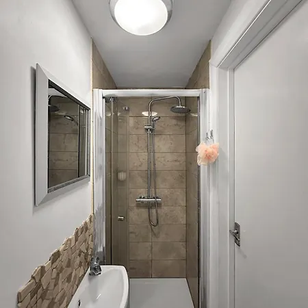 Private One-bedroom Annexe - Free Parking & Wi-fi Apartment *