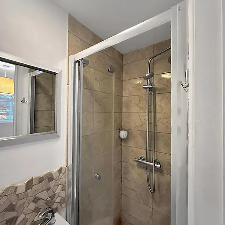 Διαμέρισμα Private One-bedroom Annexe - Free Parking & Wi-fi