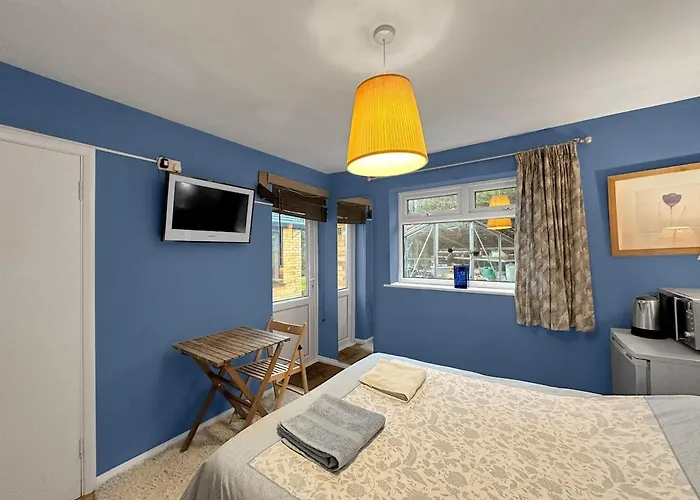 Lägenhet Private One-bedroom Annexe - Free Parking & Wi-fi *