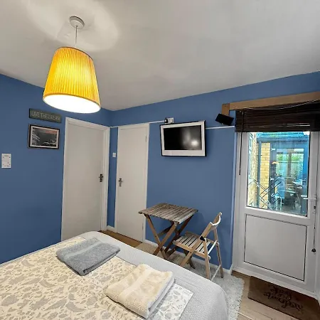 Private One-bedroom Annexe - Free Parking & Wi-fi Apartamento